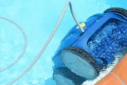Quelle est la différence entre une piscine à pression et un nettoyeur à aspiration
